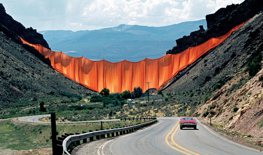 Christo-Valley-curtain